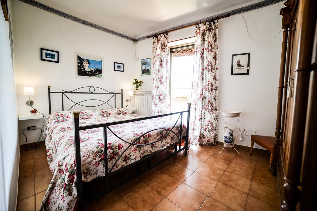 B&B La Casa Gialla Di Luca Mazzè Esterno foto